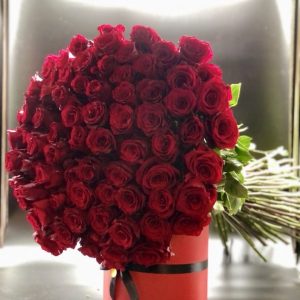 Μπουκέτο με 100 EQUADOR κόκκινα τριαντάφυλλα