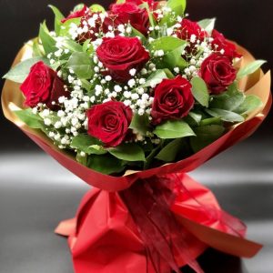Μπουκέτο με 12 EQUADOR κόκκινα τριαντάφυλλα